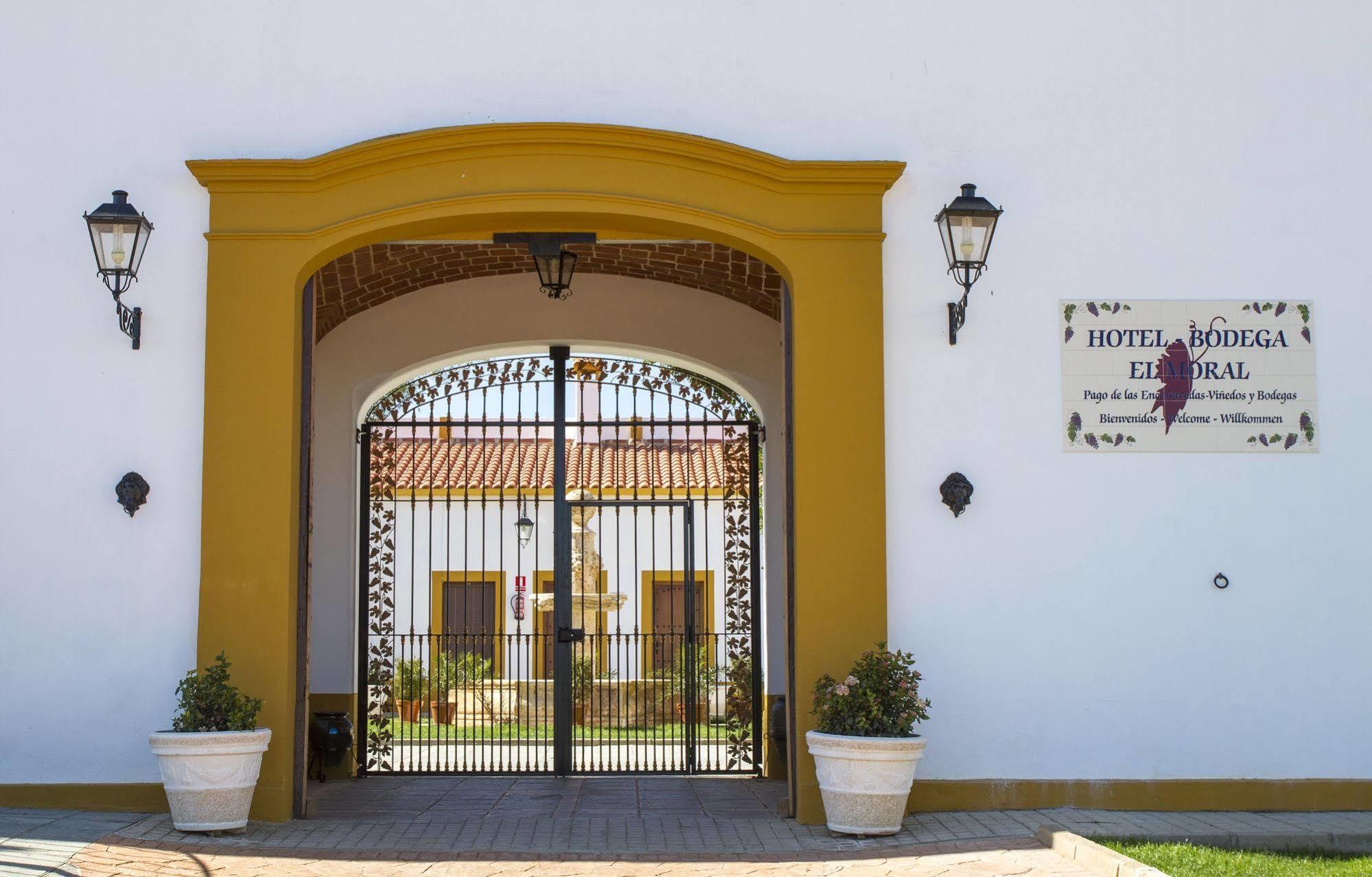 Hotel Bodega El Moral Ribera del Fresno Esterno foto